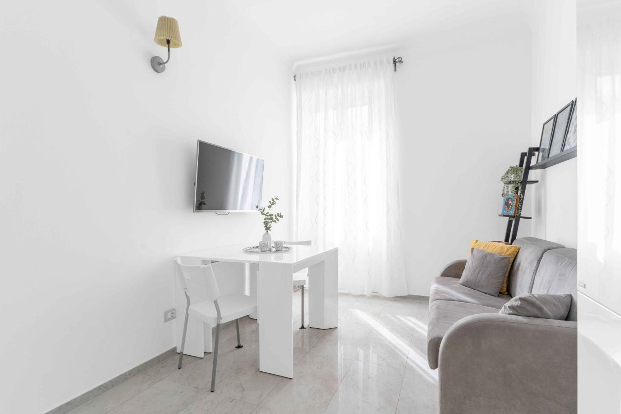 Bright Top-floor - 5mins Station Milan